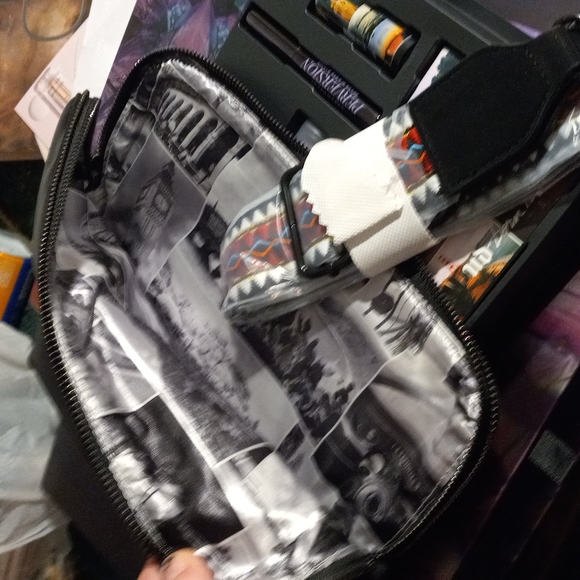 RARE VINTAGE URBAN DECAY BORN TO RUN MAKEUP VAULT - Picture 6 of 9